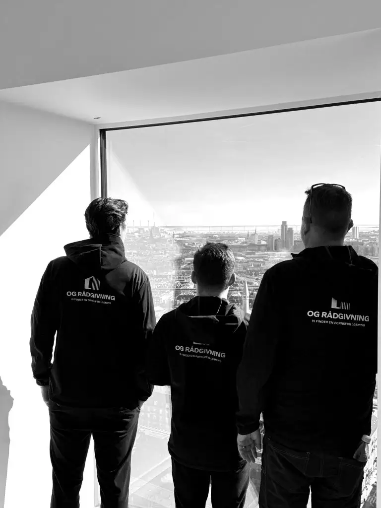 Billedet viser tre medarbejdere fra OG Rådgivning